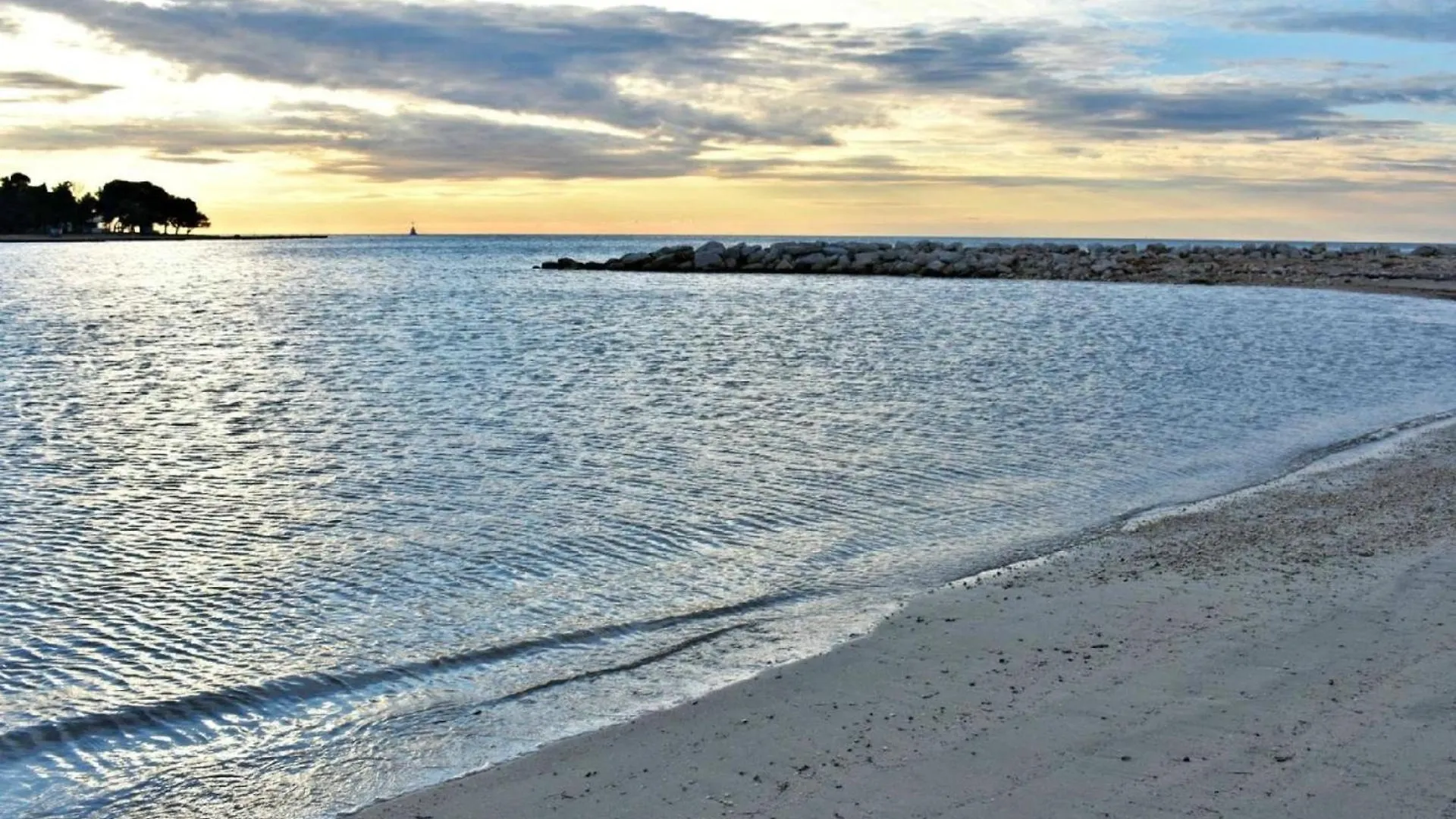 Einfache Wohnung In Der Naehe Des Strandes Punta Umag 0*,